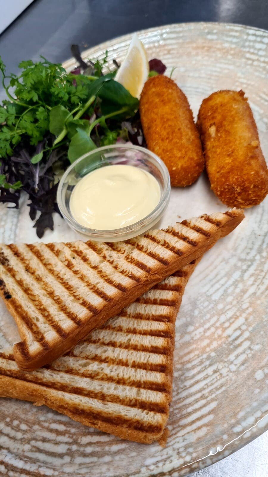 Hollandse garnalen kroketten met mierikswortel citroen mayonaise